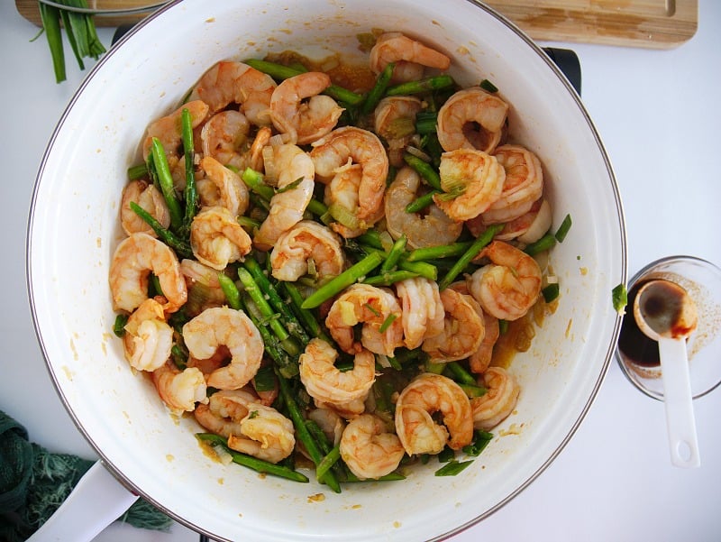 cooked shrimp and asparagus