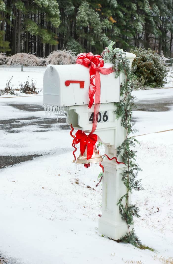 Decorating Your Mailbox for Christmas Simply and Easily
