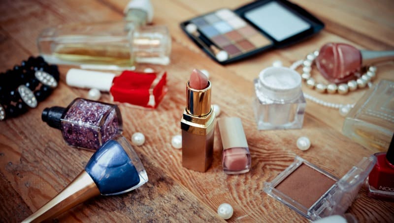 8 Spring Makeup Beauty Hacks That Will Make You Glow