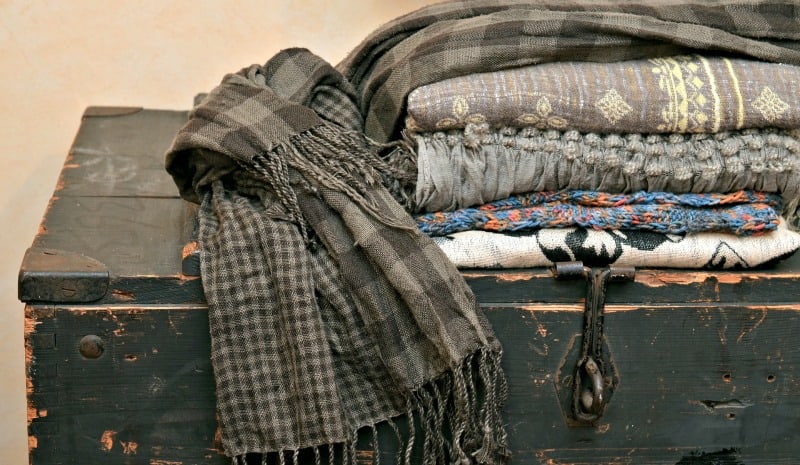 How to organize scarves