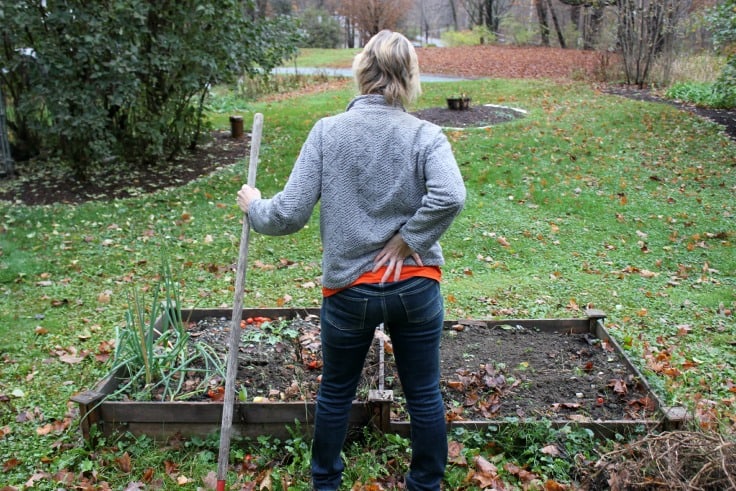 Gardening Aches and Pains | Fall Garden Clean Up #FastAdvil
