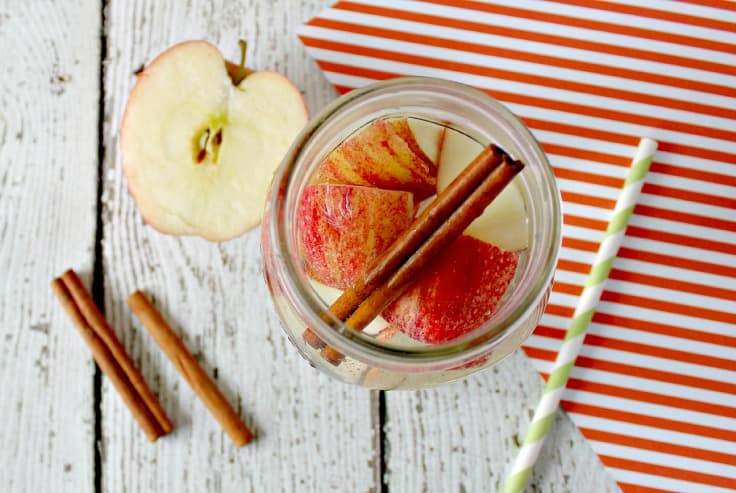 apples and cinnamon in water