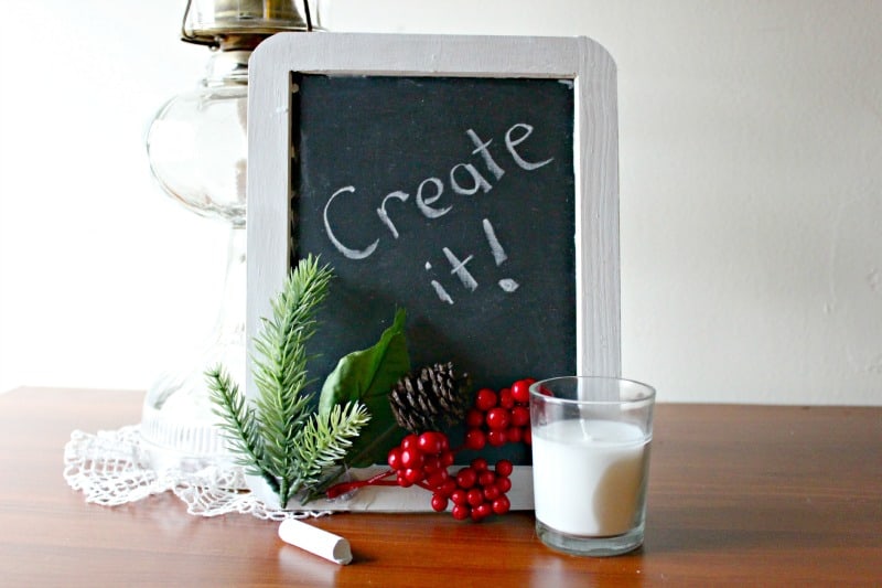 Looking for a days till Christmas chalkboard? Make this Christmas chalkboard craft to count down how many days till Christmas arrives.