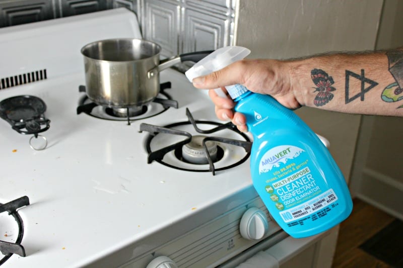 How to Clean With an Electrolyzed Water Cleaner