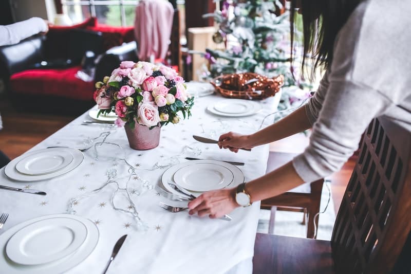 Stress Free Holiday Hosting Ideas for Busy Women