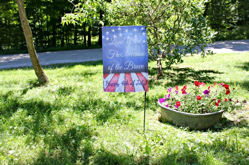 Seasonal Garden Flags and How to Use Them in Your Garden