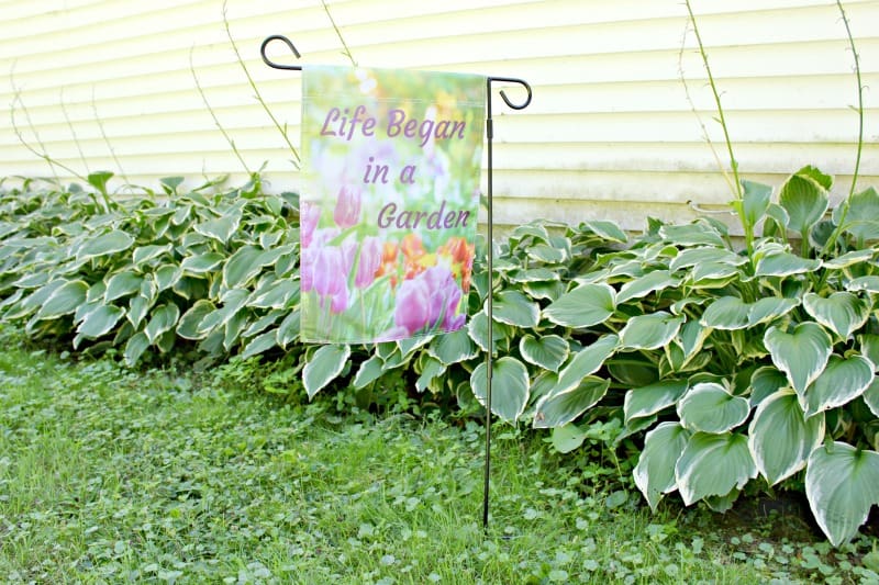 Seasonal Garden Flags and How to Use Them in Your Garden