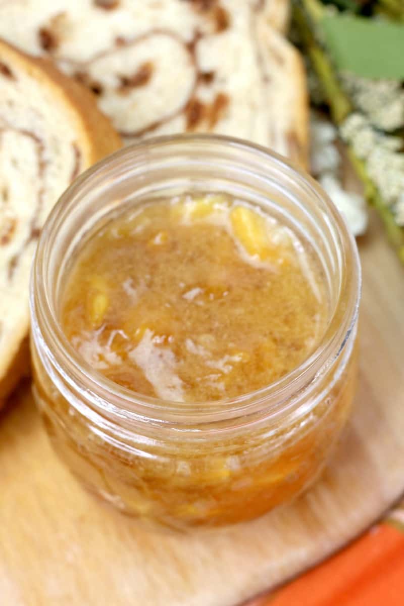 You are going to love this apple cinnamon jam recipe! If you're looking for a recipe using fall apples, make this apple and cinnamon jam.