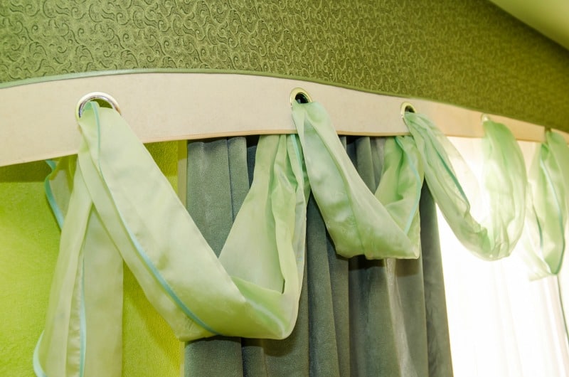 DIY Curtain hooks with ribbon