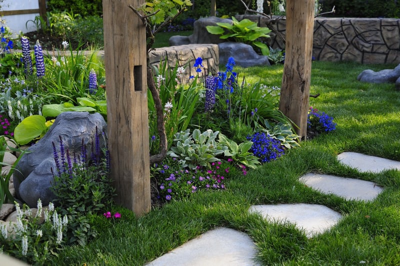 Looking for ways to create a backyard oasis on a budget? Check out these tips to create a backyard garden oasis for the entire family.
