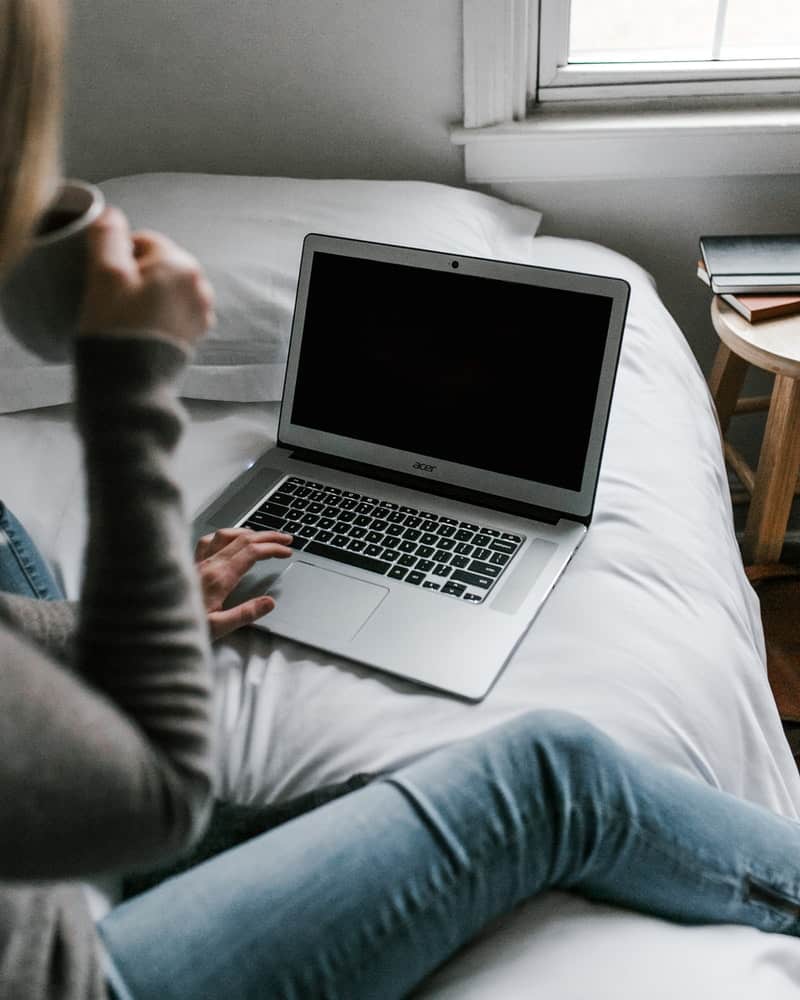 Online classes for couples are a great way for you and your spouse to reconnect and do something fun together. Check out my suggestions.