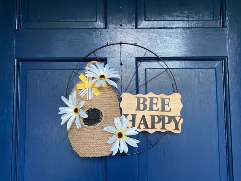Check out this DIY Bumble Bee Wreath! If you're looking for a summer wreath, this is a gorgeous idea for your front door.