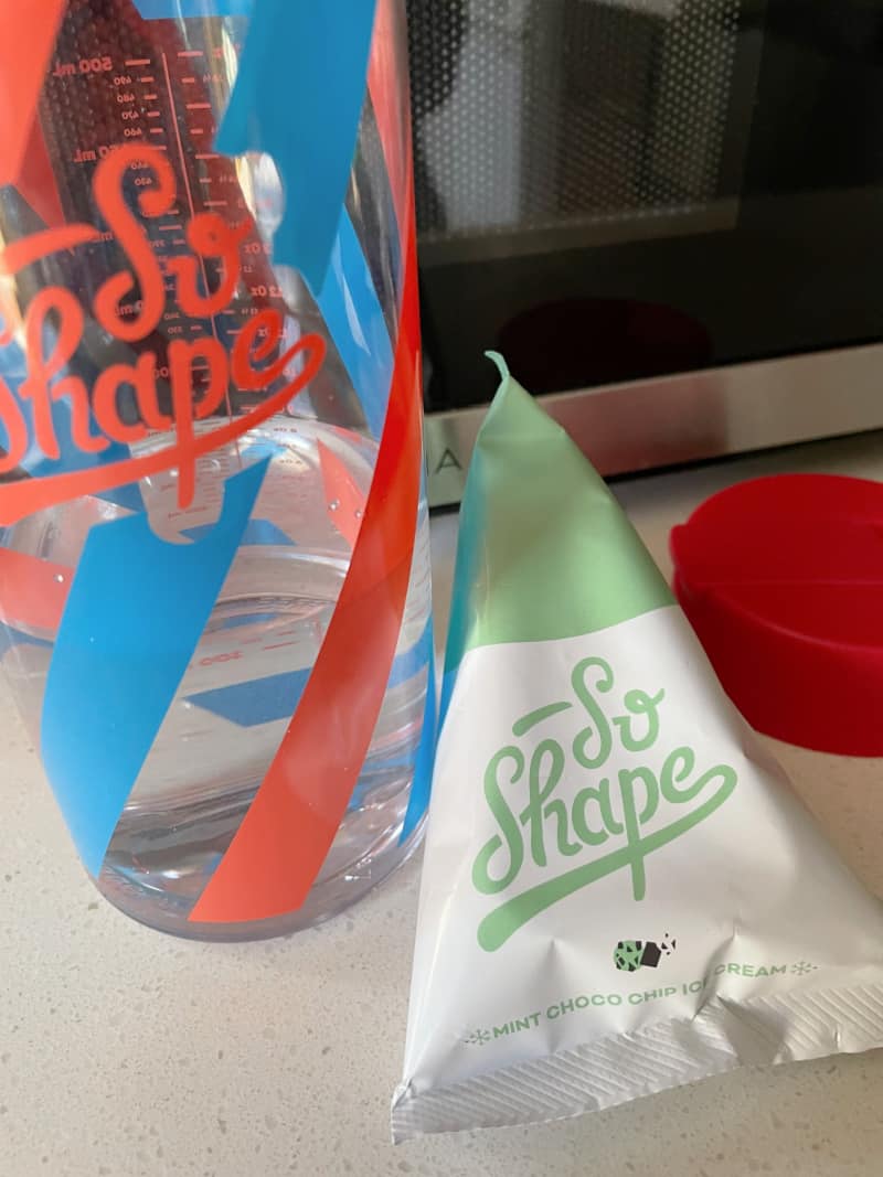 A shaker bottle and a shake packet