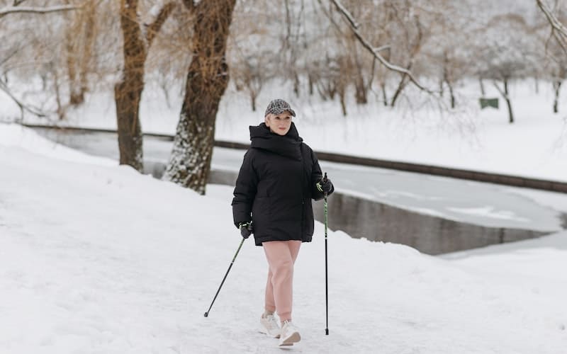 woman walking in the snow for weight loss