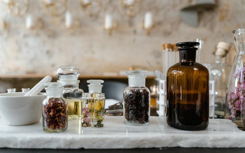 Are you wondering about the best essential oils for home? Check out the top smelling essential oils you can use to make your home smell amazing.