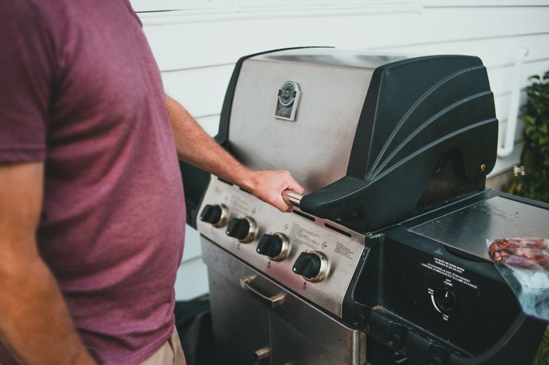 outdoor kitchen grill